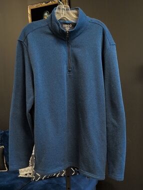 Izod Men's Blue Half-Zip Pullover Sweater
